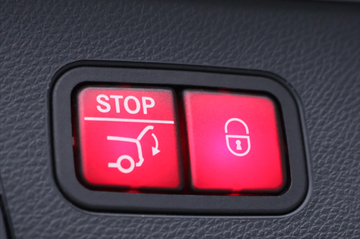 Mercedes-Benz Třídy C 2,1 220d 125kW Aut. Kůže LED