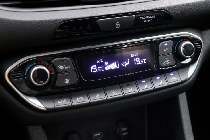 Hyundai i30 1,6 CRDi 85kW Smart LED CZ