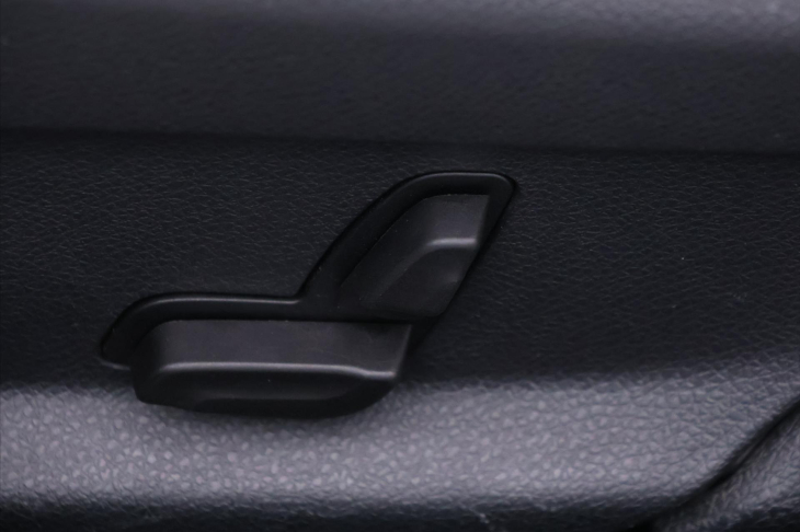 Mercedes-Benz Třídy E 2,0 220d 143kW 4Matic Aut. LED