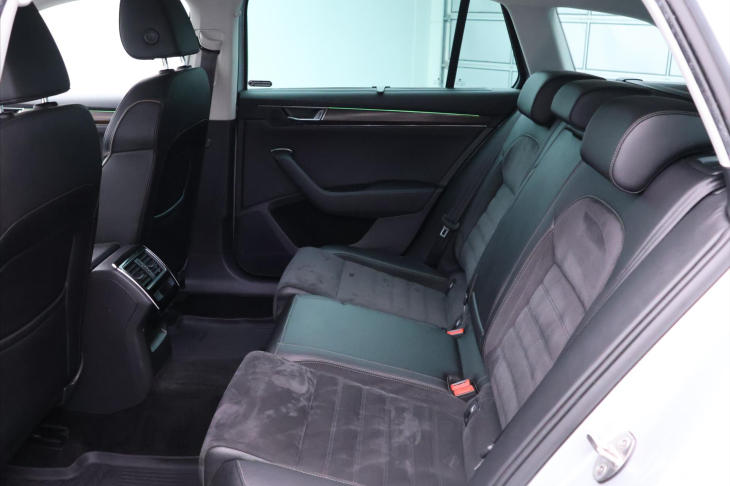 Škoda Superb 2,0 TDI 140kW DSG Scout 4x4 CZ