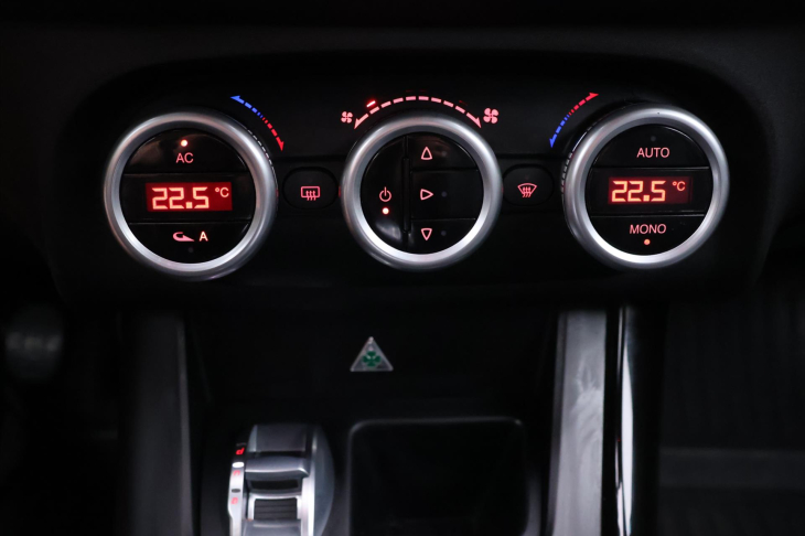 Alfa Romeo Giulietta 1,6 JTD 77kW Distinctive Kůže