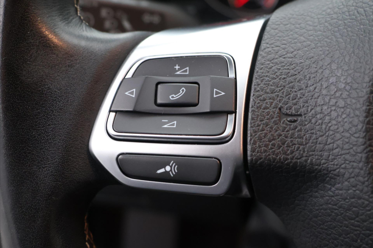 Volkswagen Scirocco 1,4 TSI 90kW Match Xenon 1.Maj