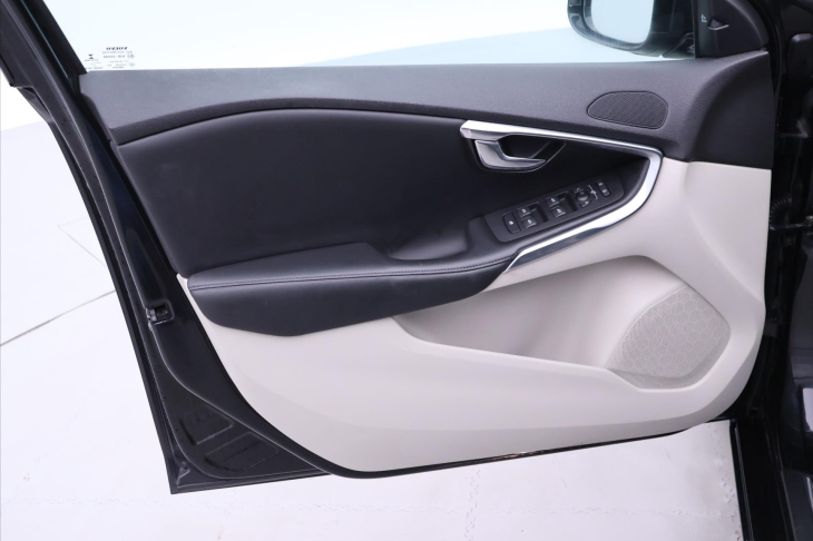 Volvo V40 2,5 T5 187kW Aut. Summum