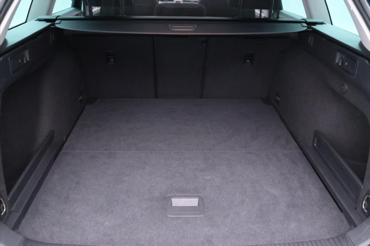 Volkswagen Passat 2,0 TDI 110kW DSG LED ACC Pano