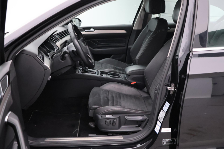 Volkswagen Passat 2,0 TDI Elegance Aut.Klima CZ