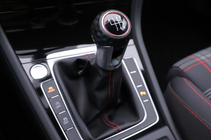Volkswagen Golf 2,0 TSI GTI Performance 180kW CZ