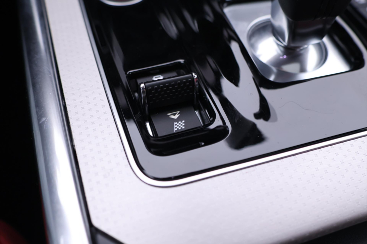 Jaguar XE 2,0 P300 221kW R-Dynamic DPH