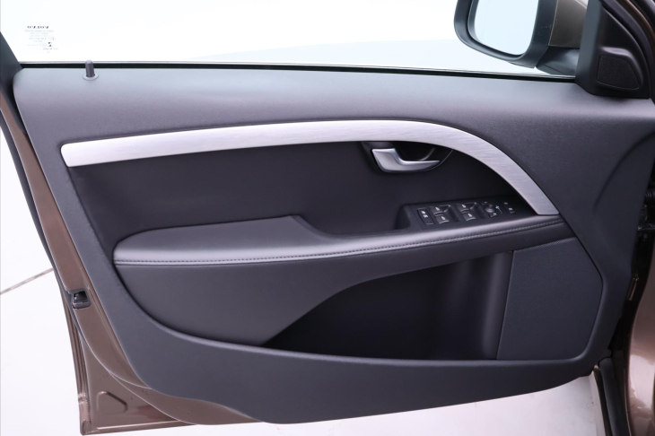 Volvo V70 2,4 D5 158 kW Summum