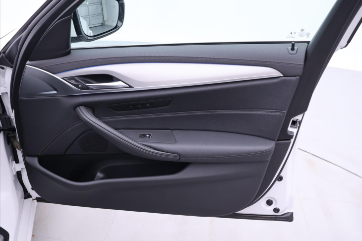 BMW Řada 5 2,0 530e xDrive 135kW CZ DPH
