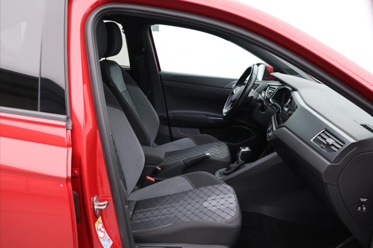 Volkswagen Taigo 1,0 TSI DSG R-Line Virtual DPH