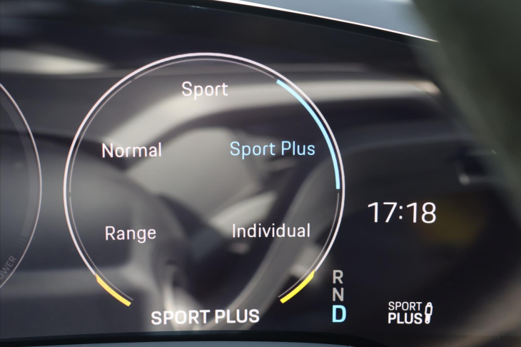 Porsche Taycan Turbo 460kW DPH CZ