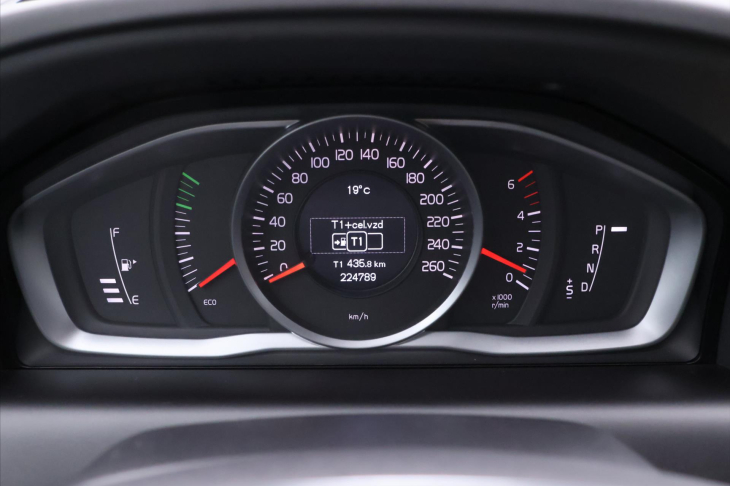 Volvo XC60 2,4 D4 133kW Aut. Momentum 4x4