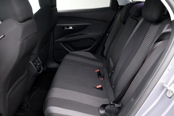 Peugeot 3008 1,2 PT 96kW Aut.klima CZ Serv.k.