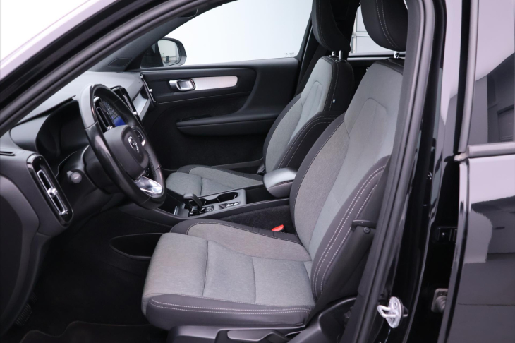 Volvo XC40 2,0 B3 120kW Core DCT CZ Záruka