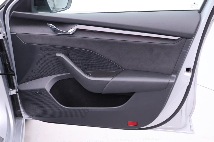 Škoda Octavia 2,0 TSI 180kW DSG Matrix DPH RS