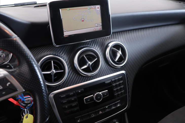 Mercedes-Benz Třídy A 1,6 200i Aut. AMG Prestige