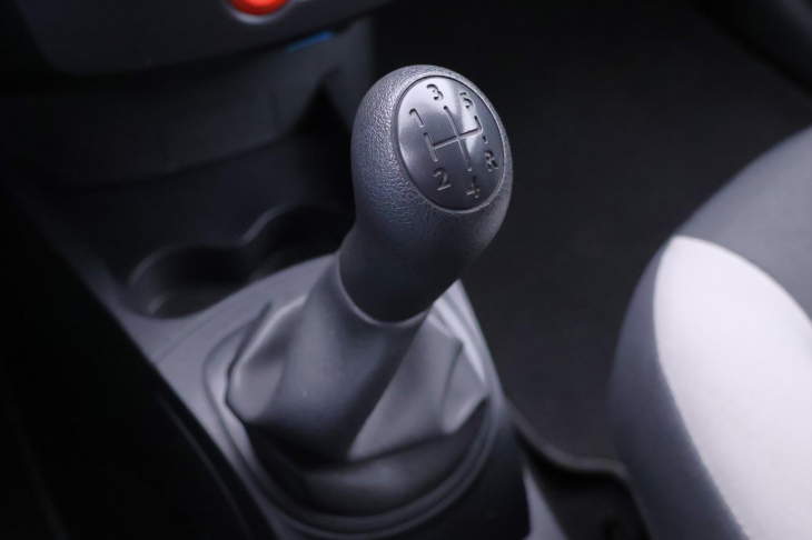 Renault Clio 1,2 i CZ 1.Majitel 9'250km