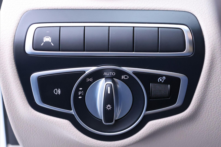 Mercedes-Benz Třídy C 2,0 220d 143kW 4Matic LED