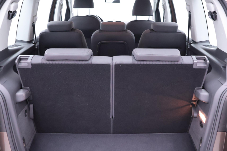 Volkswagen Touran 1,6 TDI CZ 7-Míst Serv.Kniha