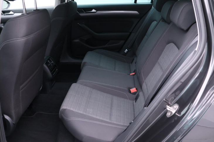 Volkswagen Passat 2,0 TDI 110kW DSG Navi DPH
