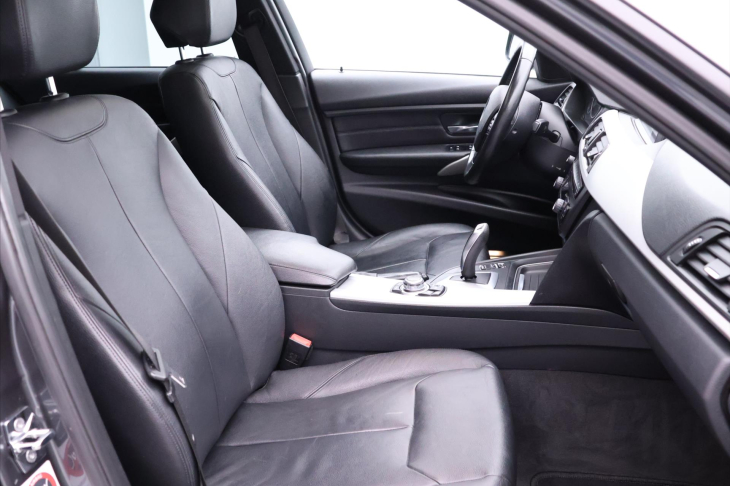 BMW Řada 3 2,0 320d 120kW Aut. Xenon Kůže