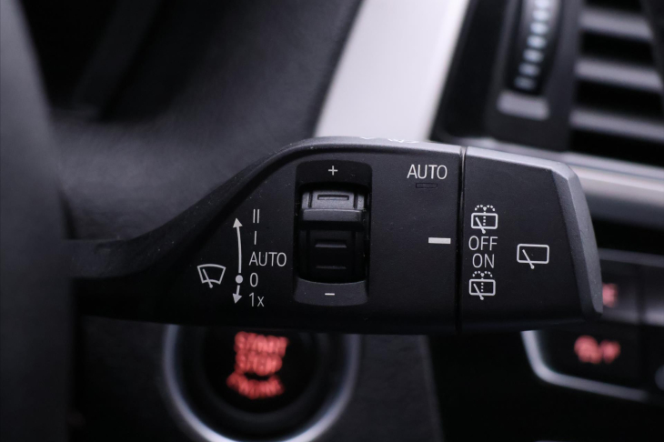 BMW Řada 1 1,5 118i 100kW Klimatizace