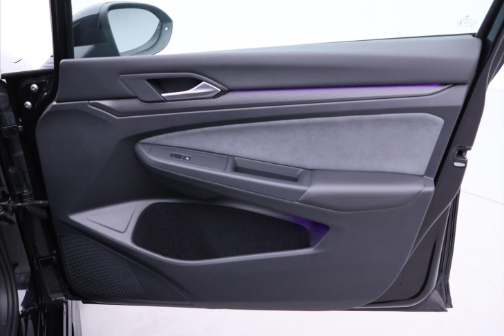 Volkswagen Golf 2,0 TDI DSG R-line Virtual DPH