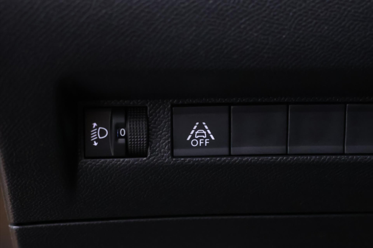 Peugeot 208 e-Allure 100kW DPH Elektro