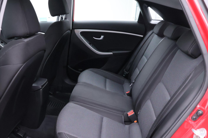 Hyundai i30 1,4 CVVT 73KW ENTRY CZ Serv.k.