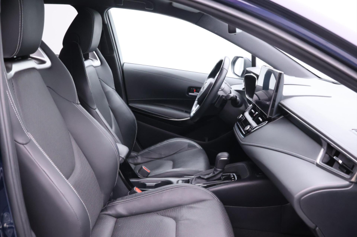 Toyota Corolla 2,0 HEV CZ Executive Sport DPH