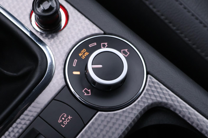 Volkswagen Touareg 3,0 TDi 176kW CZ 4M Serv.kniha