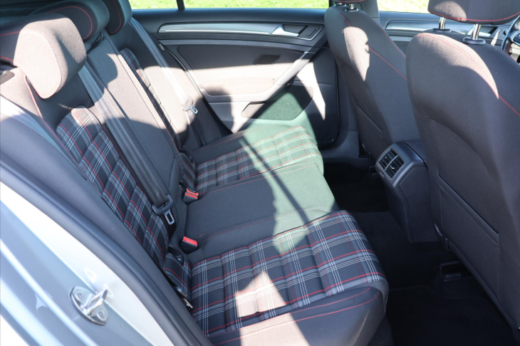 Volkswagen Golf 2,0 GTI 180kW DSG Performance