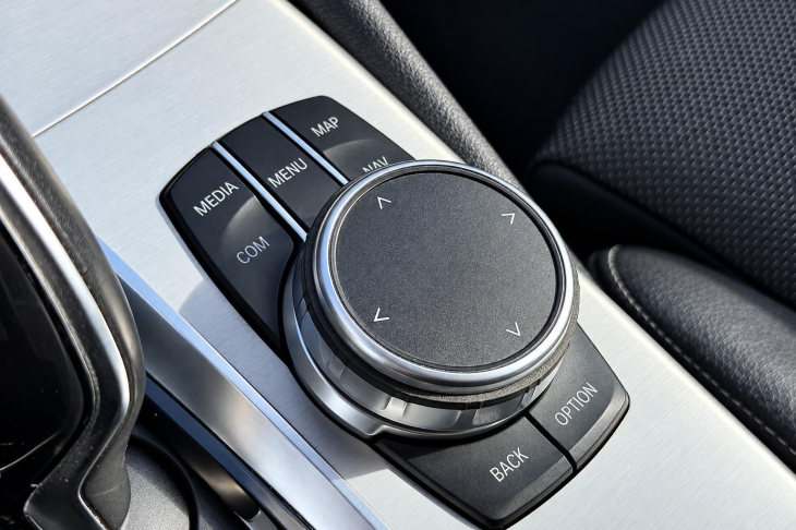 BMW Řada 5 3,0 3.0 530d Touring Sport DPH