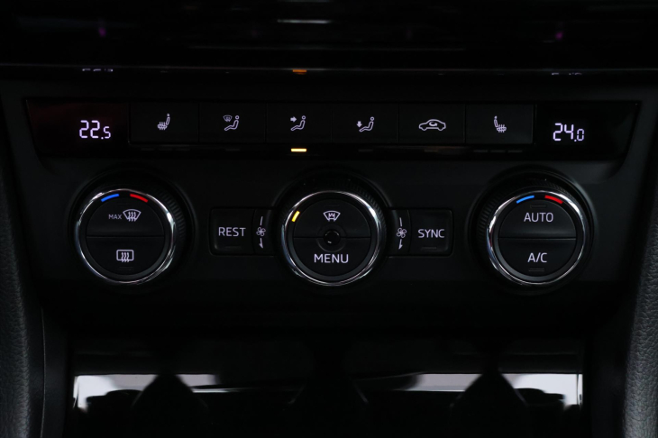 Škoda Superb 2,0 TDI 140kW DSG L&K Xenon