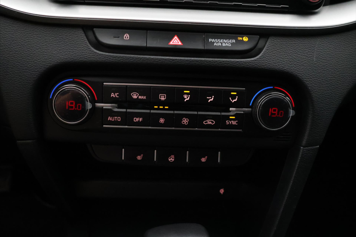 Kia Ceed 1,5 T-GDI 117kW DCT TOP DPH CZ