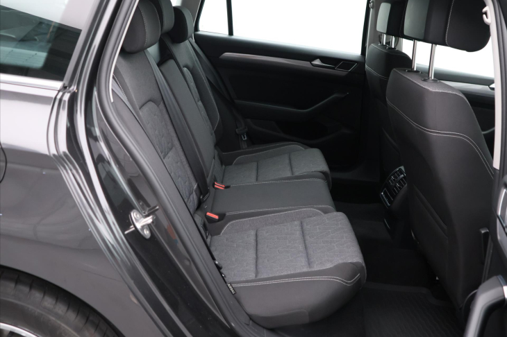 Volkswagen Passat 1,5 TSI 110 kW Business DPH CZ