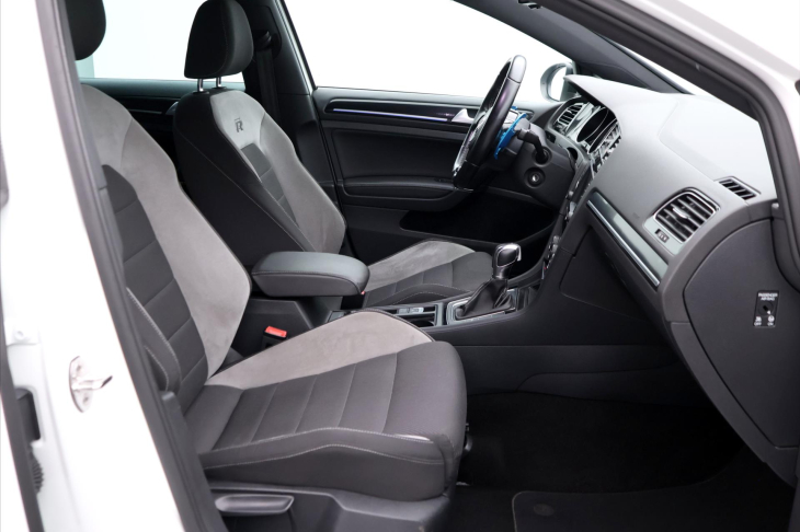 Volkswagen Golf 2,0 TSI R 221kW DSG 4M 1.Maj