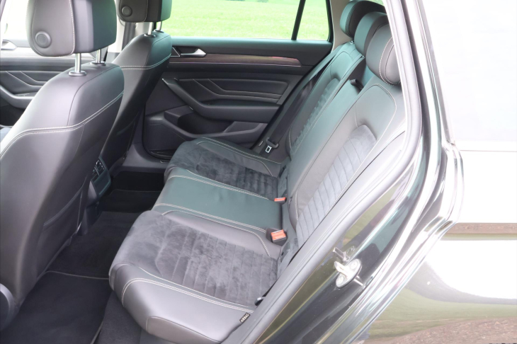 Volkswagen Passat 2,0 TDI DSG Elegance Navi