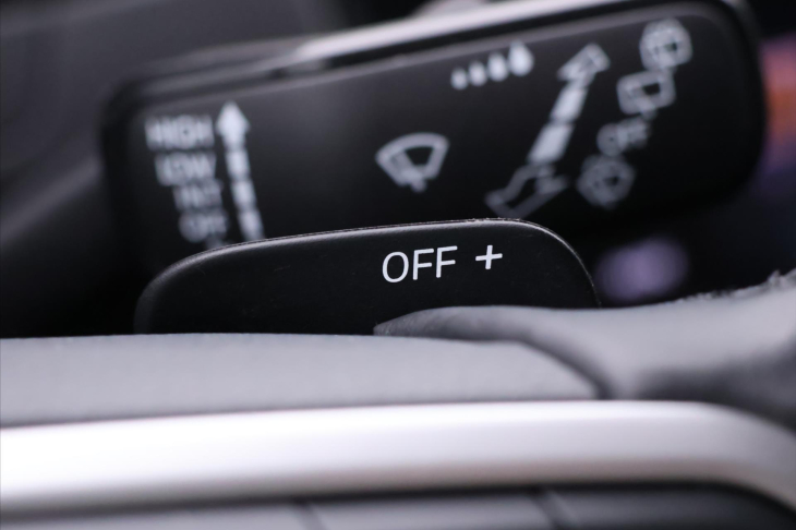 Volkswagen Passat 2,0 TDI 110 kW Elegance DSG DPH CZ