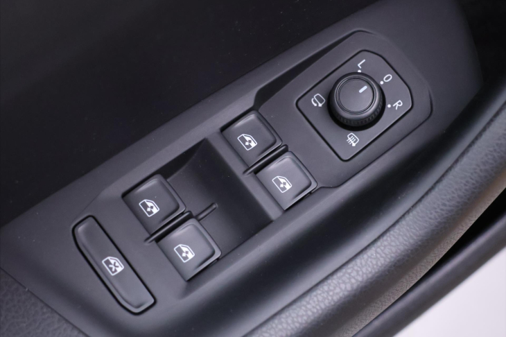 Volkswagen Arteon 2,0 TDI 140KW R-LINE DSG CZ