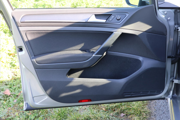 Volkswagen Golf 2,0 GTI 180kW DSG Performance