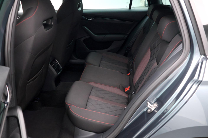 Škoda Octavia 2.0 TSI 180kW RS DSG 1.Maj LED