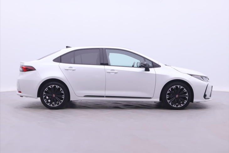 Toyota Corolla 1,8 Hybrid e-CVT 1.Maj DPH GR