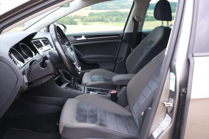 Volkswagen Golf 1,4 TSI 110kW Highline Navi