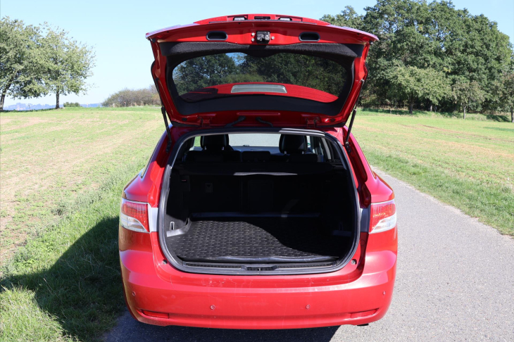 Toyota Avensis 2,2 D-4D 110kW Xenon Kessy