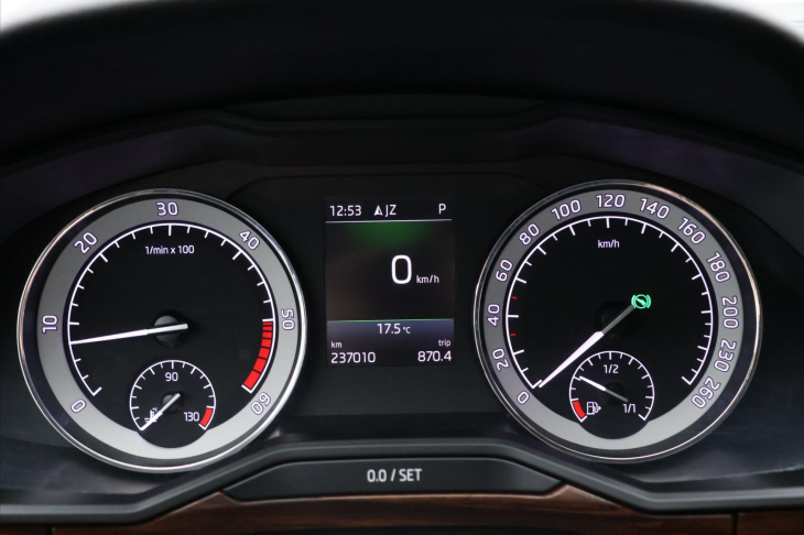 Škoda Superb 2,0 TDI 140kW DSG Scout 4x4 CZ