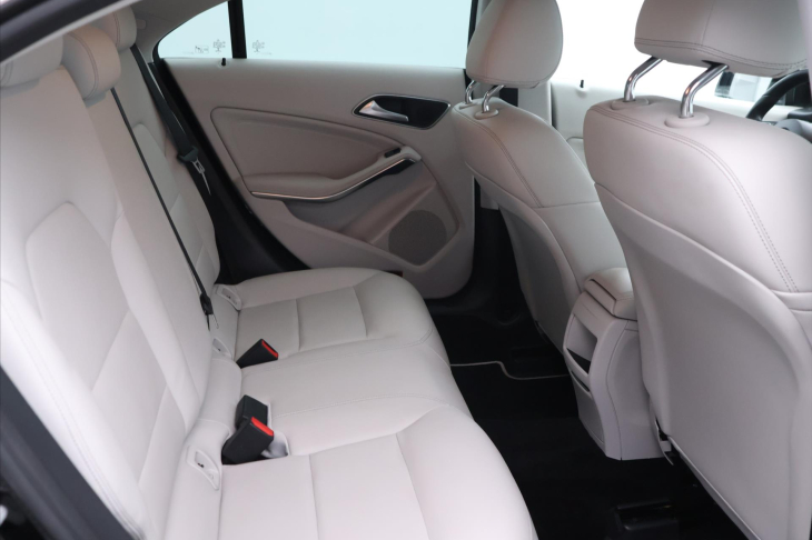 Mercedes-Benz CLA 1,6 180 90kW Entry Kůže Navi
