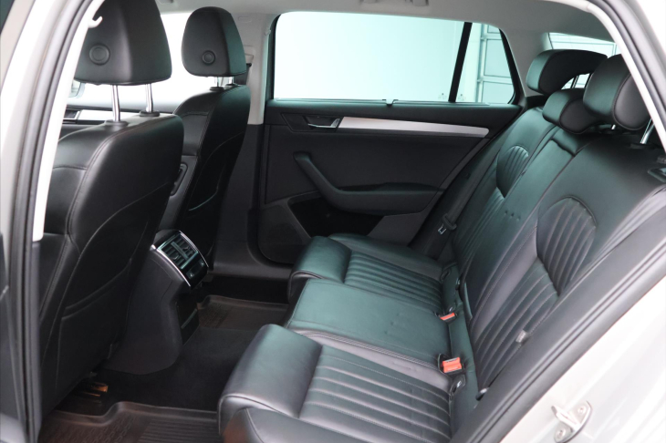 Škoda Superb 2,0 TDI DSG Style+ Kůže DPH