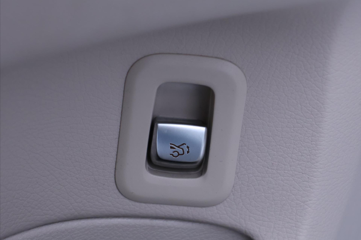 Mercedes-Benz Třídy C 2,0 220d 143kW 4Matic LED