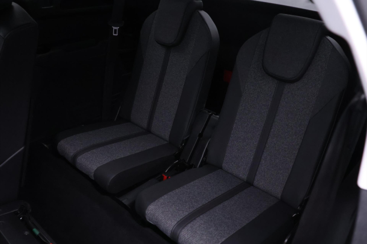 Peugeot 5008 1,6 HDI 88kW Active 7-Míst LED